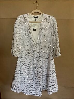 BOOHOO White Sequin V-Neck Party Dress. NWT. Size 16